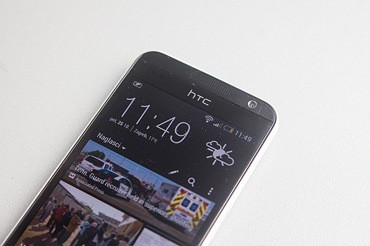 HTC Desire 300 (5).jpg